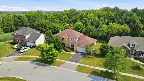 7651 Steeple Chase Dr, Frankfort, IL 60423
