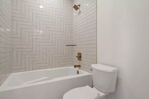 Bath - 13822 Waterleaf Dr, Saint John, IN 46373 photo 8 of 10