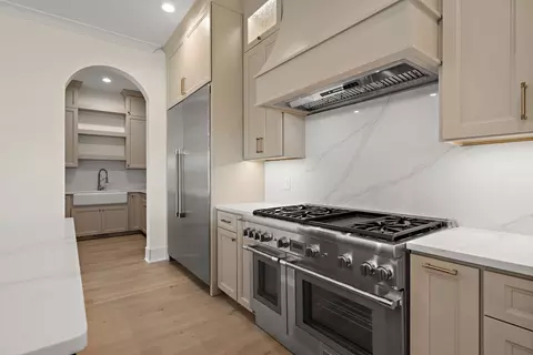 Kitchen - 13822 Waterleaf Dr, Saint John, IN 46373 photo 6 of 9
