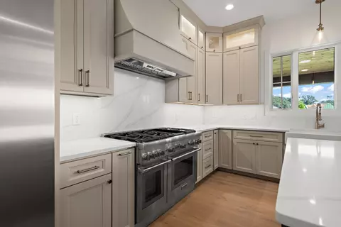 Kitchen - 13822 Waterleaf Dr, Saint John, IN 46373 photo 7 of 9