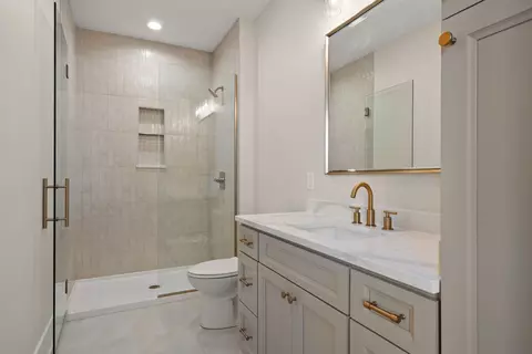 Bath - 13822 Waterleaf Dr, Saint John, IN 46373 photo 9 of 10