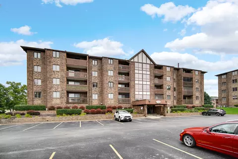 10420 Circle Dr #42B, Oak Lawn, IL 60453