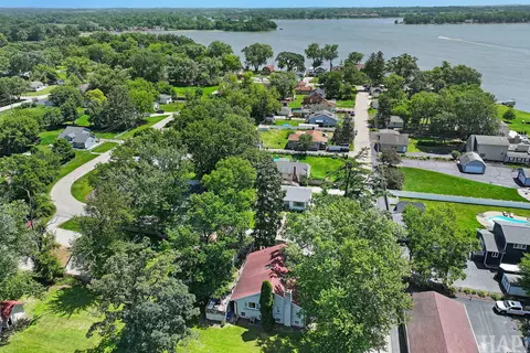 41638 N Lotus Ave, Antioch, IL 60002