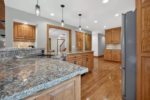 Kitchen - 9123 Hardesty Run, Bloomington, IL 61705 photo 5 of 7