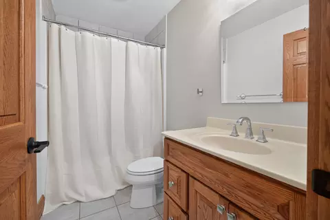 Bath - 9123 Hardesty Run, Bloomington, IL 61705 photo 2 of 9