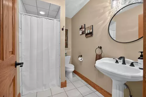 Bath - 9123 Hardesty Run, Bloomington, IL 61705 photo 1 of 9
