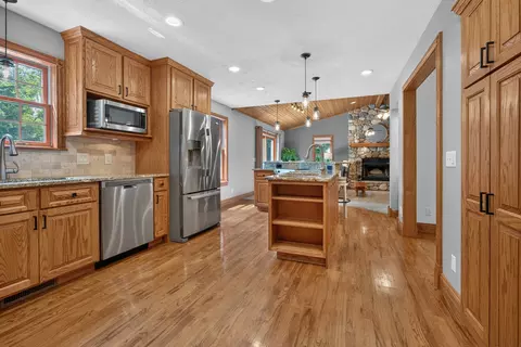 Kitchen - 9123 Hardesty Run, Bloomington, IL 61705 photo 2 of 7