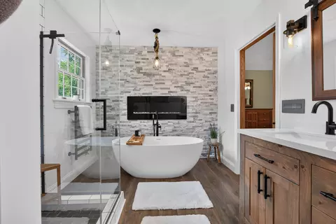 Bath - 9123 Hardesty Run, Bloomington, IL 61705 photo 5 of 9