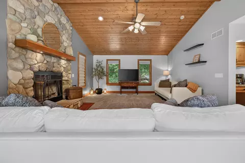 Living - 9123 Hardesty Run, Bloomington, IL 61705 photo 3 of 6