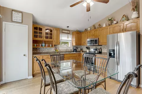 Kitchen - 1507 Sunset Dr, Mchenry, IL 60051 photo 2 of 3