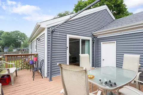Exterior - 1507 Sunset Dr, Mchenry, IL 60051 photo 6 of 8