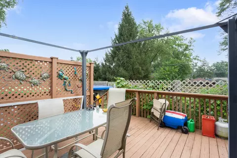 Exterior - 1507 Sunset Dr, Mchenry, IL 60051 photo 5 of 8