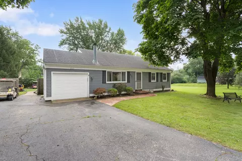 Exterior - 1507 Sunset Dr, Mchenry, IL 60051 photo 2 of 8