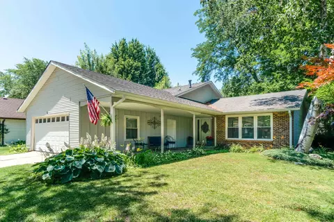 6 S Deerpath Dr, Vernon Hills, IL 60061