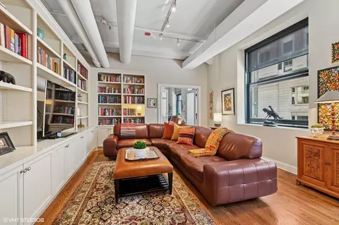 Living - 6 E Monroe St #500, Chicago, IL 60603 photo 1 of 2