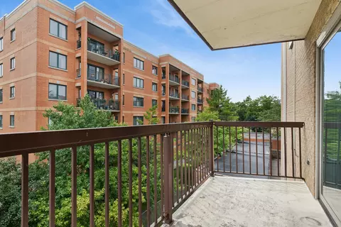 Exterior - 900 S River Rd #4F, Des Plaines, IL 60016 photo 2 of 4