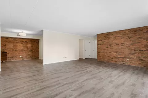 Living - 900 S River Rd #4F, Des Plaines, IL 60016 photo 6 of 7