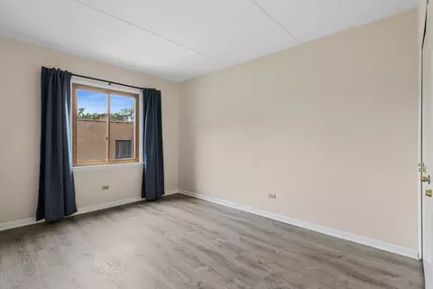 Bedroom - 900 S River Rd #4F, Des Plaines, IL 60016 photo 4 of 4