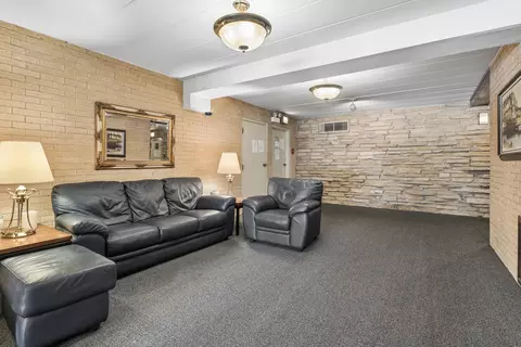 Living - 900 S River Rd #4F, Des Plaines, IL 60016 photo 7 of 7