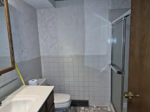 Bath - 830 Lake Summerset Rd, Lake Summerset, IL 61019 photo 1 of 2