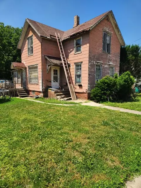 106 Lincoln St, Galesburg, IL 61401