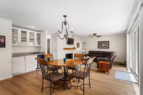 Dining - 4 Fields E #0, Champaign, IL 61822 photo 1 of 3