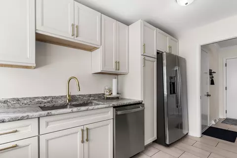 Kitchen - 4 Fields E #0, Champaign, IL 61822 photo 2 of 5