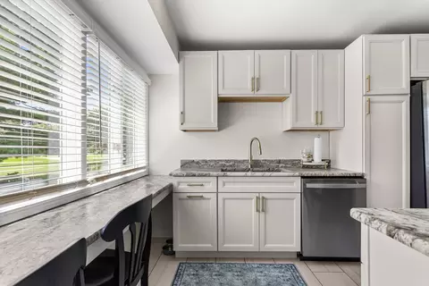 Kitchen - 4 Fields E #0, Champaign, IL 61822 photo 4 of 5