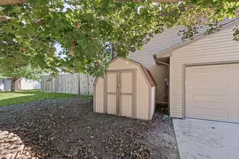 Exterior - 2006 Clover Ct E, Champaign, IL 61821 photo 6 of 12