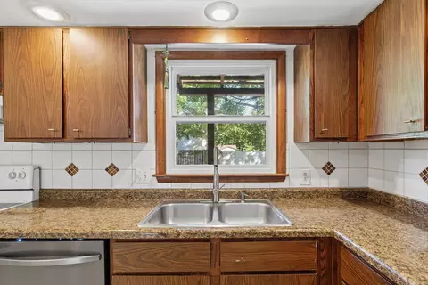 Kitchen - 2006 Clover Ct E, Champaign, IL 61821 photo 4 of 6