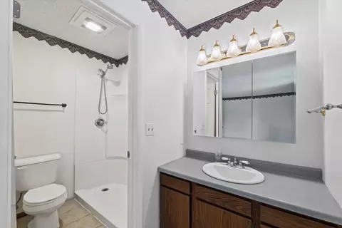 Bath - 2006 Clover Ct E, Champaign, IL 61821 photo 1 of 3