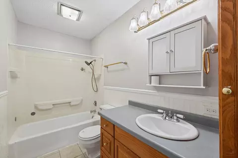 Bath - 2006 Clover Ct E, Champaign, IL 61821 photo 2 of 3