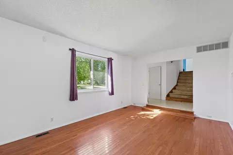 Living - 2006 Clover Ct E, Champaign, IL 61821 photo 4 of 9
