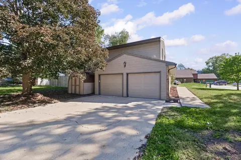 Exterior - 2006 Clover Ct E, Champaign, IL 61821 photo 5 of 12