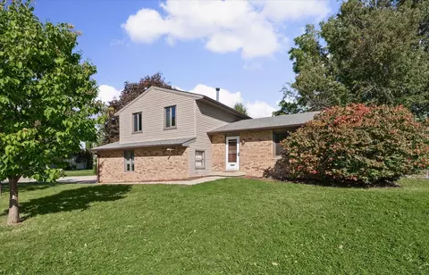 Exterior - 2006 Clover Ct E, Champaign, IL 61821 photo 4 of 12