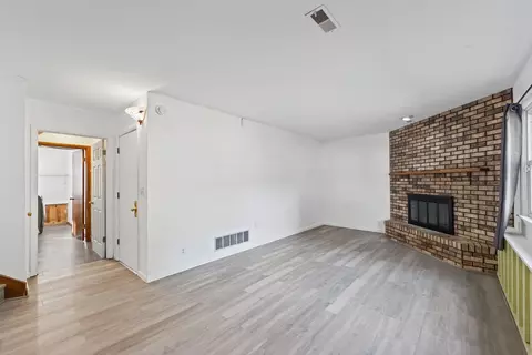 Living - 2006 Clover Ct E, Champaign, IL 61821 photo 5 of 9