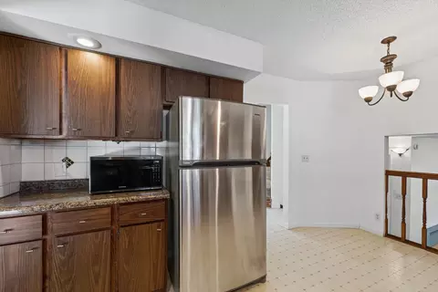 Kitchen - 2006 Clover Ct E, Champaign, IL 61821 photo 5 of 6