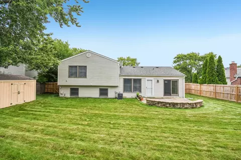 Exterior - 89 Foxcroft Rd, Naperville, IL 60565 photo 10 of 10