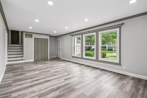 Living - 89 Foxcroft Rd, Naperville, IL 60565 photo 3 of 4