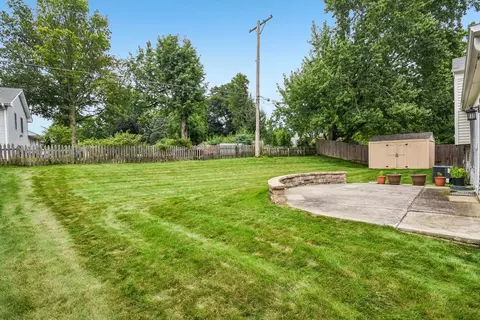 Exterior - 89 Foxcroft Rd, Naperville, IL 60565 photo 8 of 10