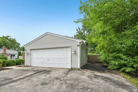 Exterior - 89 Foxcroft Rd, Naperville, IL 60565 photo 4 of 10