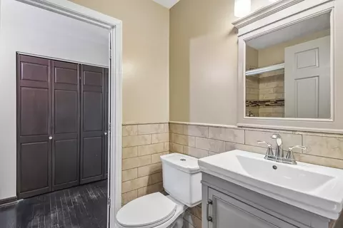 Bath - 89 Foxcroft Rd, Naperville, IL 60565 photo 2 of 3