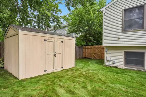 Exterior - 89 Foxcroft Rd, Naperville, IL 60565 photo 7 of 10