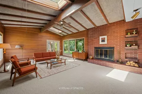 Living - 303 Central Ave, Aurora, IL 60506 photo 4 of 10