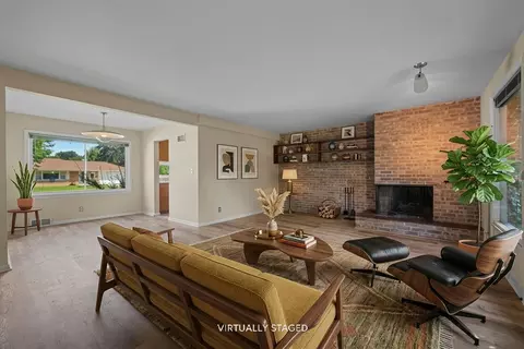 Living - 303 Central Ave, Aurora, IL 60506 photo 7 of 10