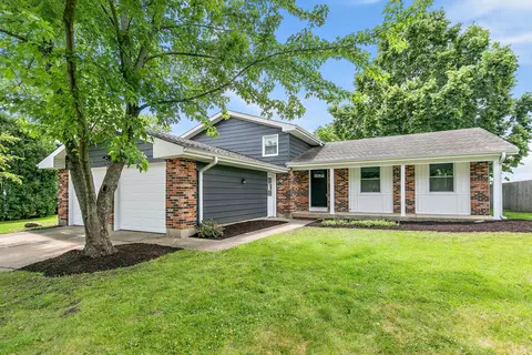 619 Dartmoor Dr, Crystal Lake, IL 60014