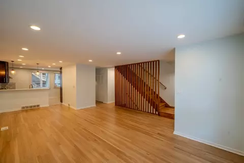 Living - 934 E 55th St, Chicago, IL 60615 photo 2 of 3