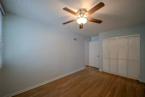 Bedroom - 934 E 55th St, Chicago, IL 60615 photo 3 of 4