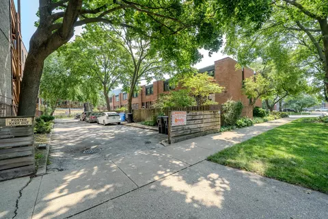 Exterior - 934 E 55th St, Chicago, IL 60615 photo 4 of 4