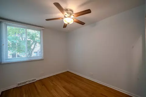Bedroom - 934 E 55th St, Chicago, IL 60615 photo 4 of 4